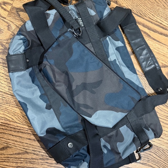 ANDI Small Ink Camo Tote/Crossbody Bag with Pouch - Picture 2 of 6